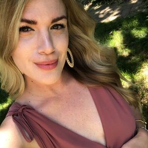 Meet your Posher, Caitlin